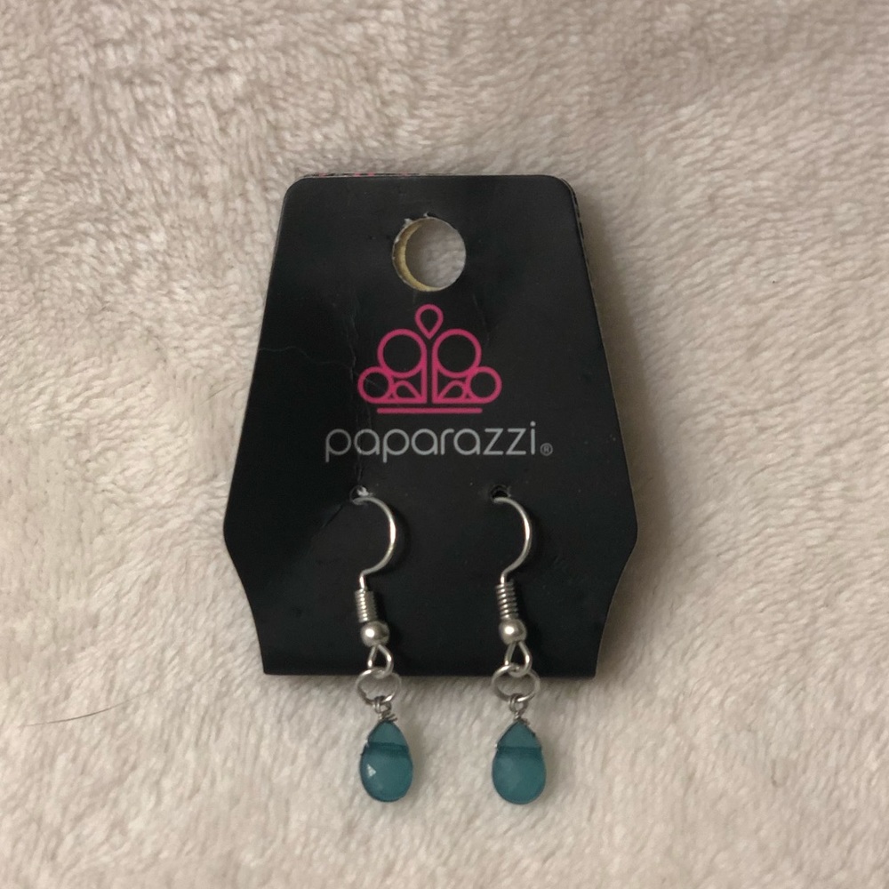New with tags. Paparazzi dangle gem earrings.